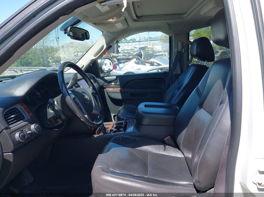 2011 CHEVROLET AVALANCHE VIN: 3GNTKGE35BG349390