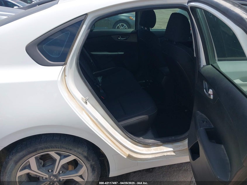 2021 KIA FORTE VIN: 3KPF24AD5ME378373