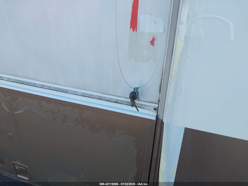 2000 Ford F550 Super Duty Stripped Chass VIN: 3FCNF53S4YJA09759 Lot: 42118286