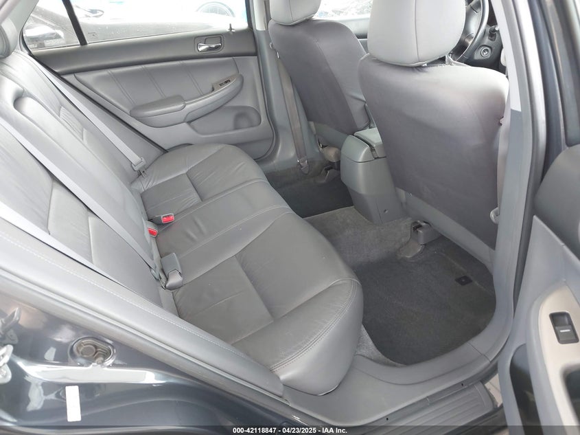 2007 HONDA ACCORD VIN: 1HGCM56827A015715