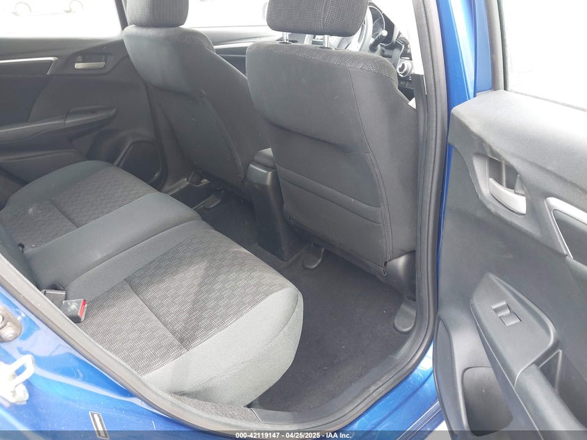 2015 HONDA FIT VIN: 3HGGK5H50FM752374