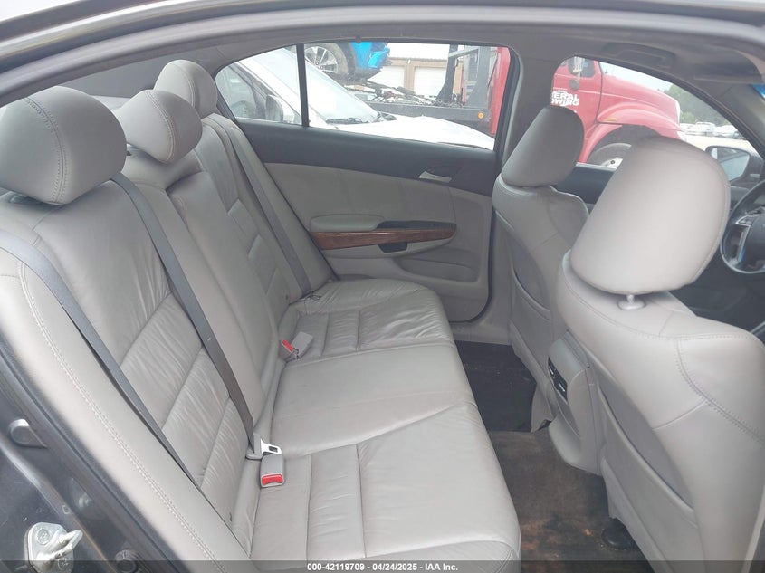 2011 HONDA ACCORD VIN: 1HGCP3F80BA019881