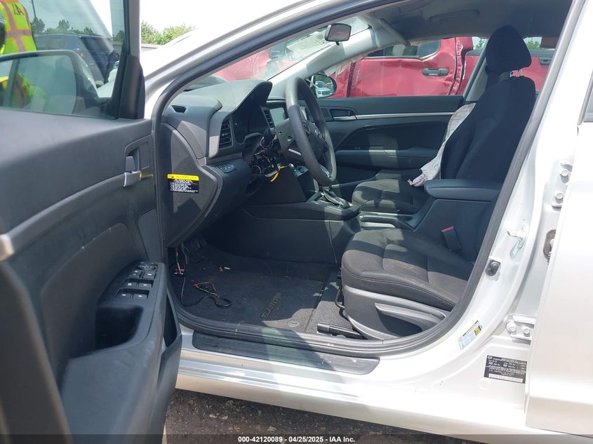 2019 HYUNDAI ELANTRA VIN: 5NPD84LF2KH425047
