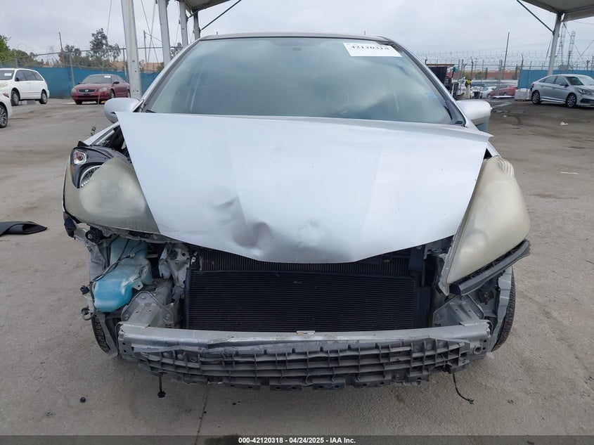 2013 HONDA FIT VIN: JHMGE8H58DC003021