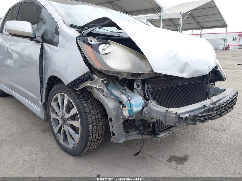 2013 HONDA FIT VIN: JHMGE8H58DC003021