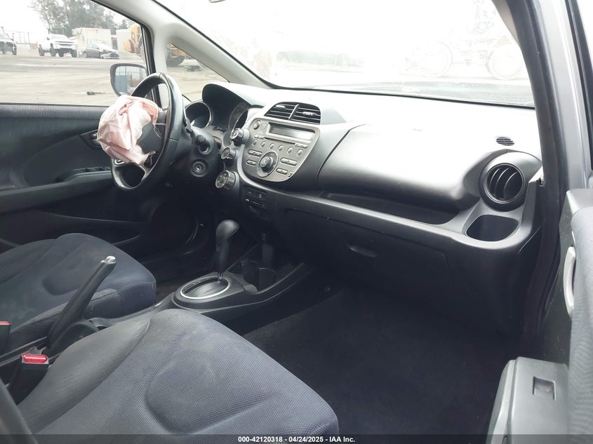 2013 HONDA FIT VIN: JHMGE8H58DC003021