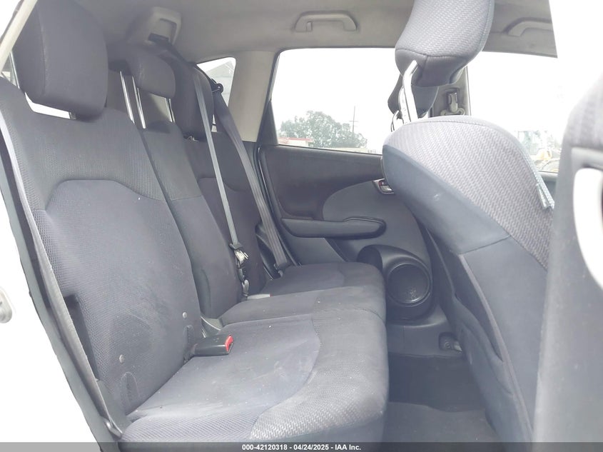 2013 HONDA FIT VIN: JHMGE8H58DC003021