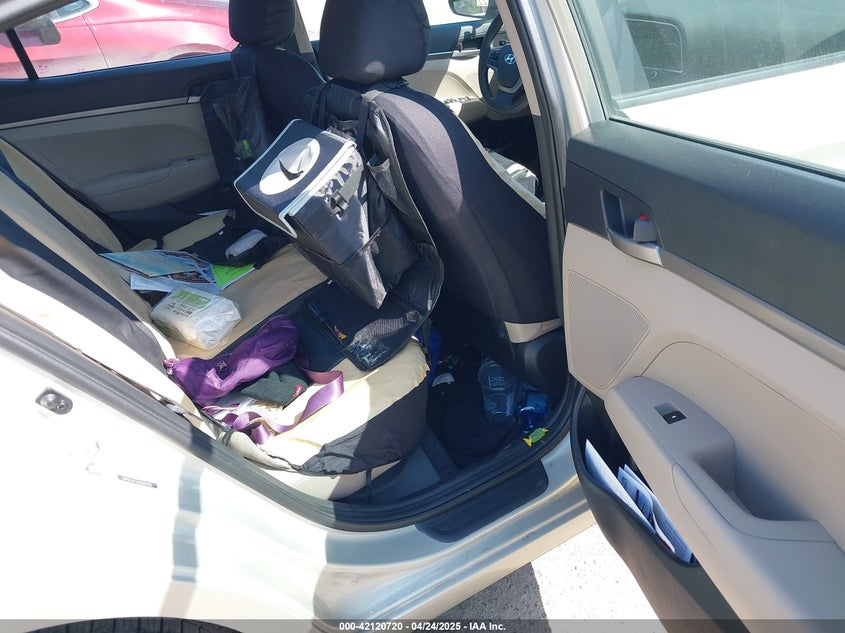 2018 HYUNDAI ELANTRA VIN: 5NPD74LF4JH260703