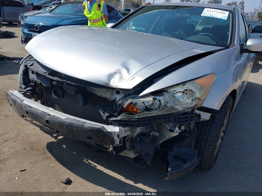 2011 HONDA ACCORD VIN: 1HGCP2F38BA136817