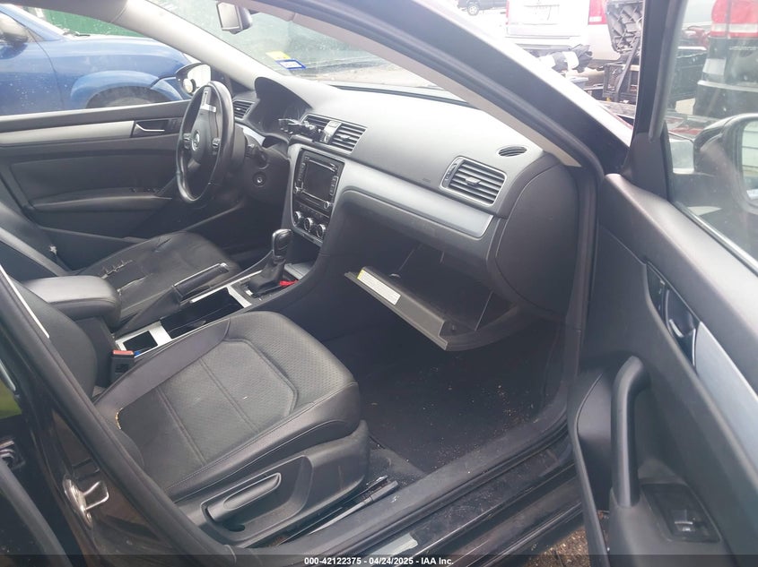 2012 VOLKSWAGEN PASSAT VIN: 1VWBH7A37CC025125