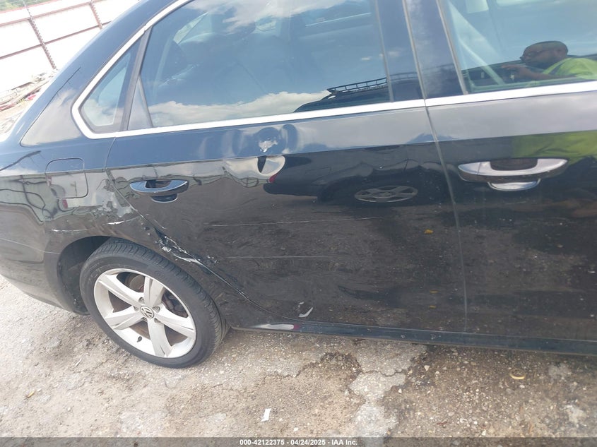 2012 VOLKSWAGEN PASSAT VIN: 1VWBH7A37CC025125