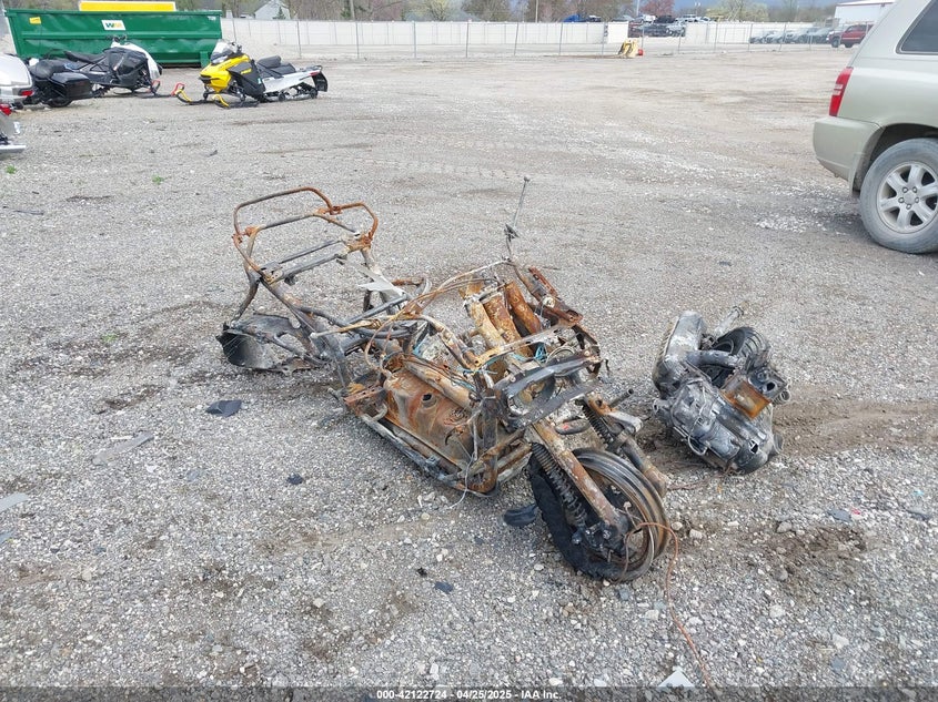 JH2MF0205HK102253 HONDA CN250 Photo 1