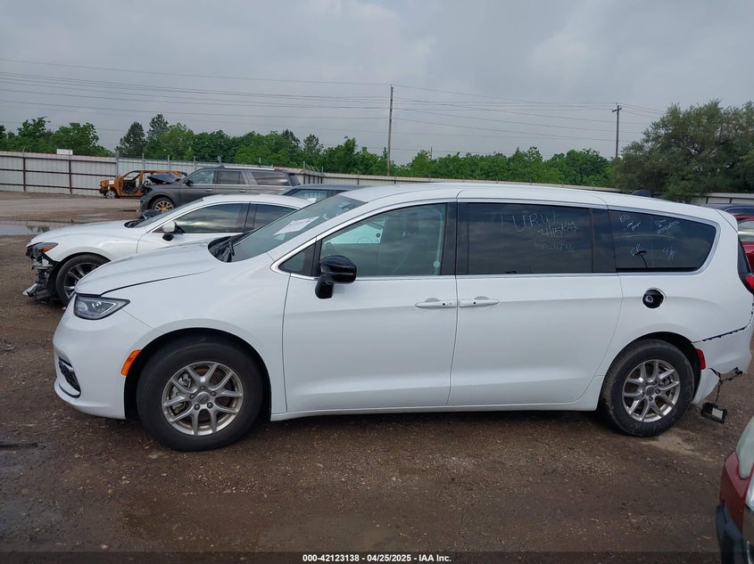 2024 CHRYSLER PACIFICA TOURING L - 2C4RC1BGXRR145399