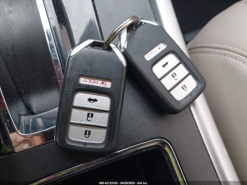 2013 HONDA ACCORD VIN: 1HGCR2F85DA220781