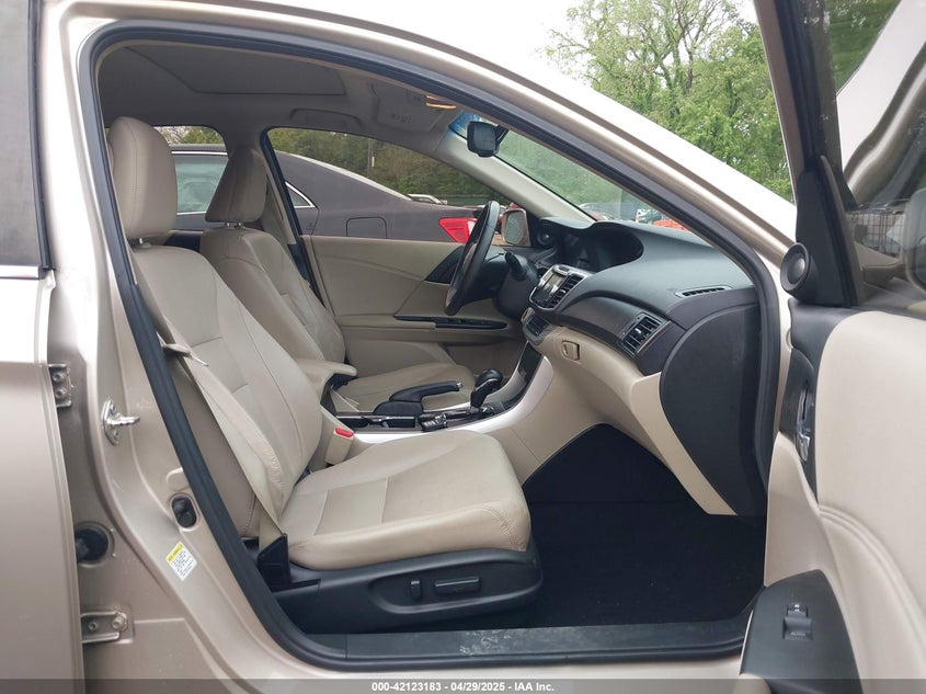 2013 HONDA ACCORD VIN: 1HGCR2F85DA220781