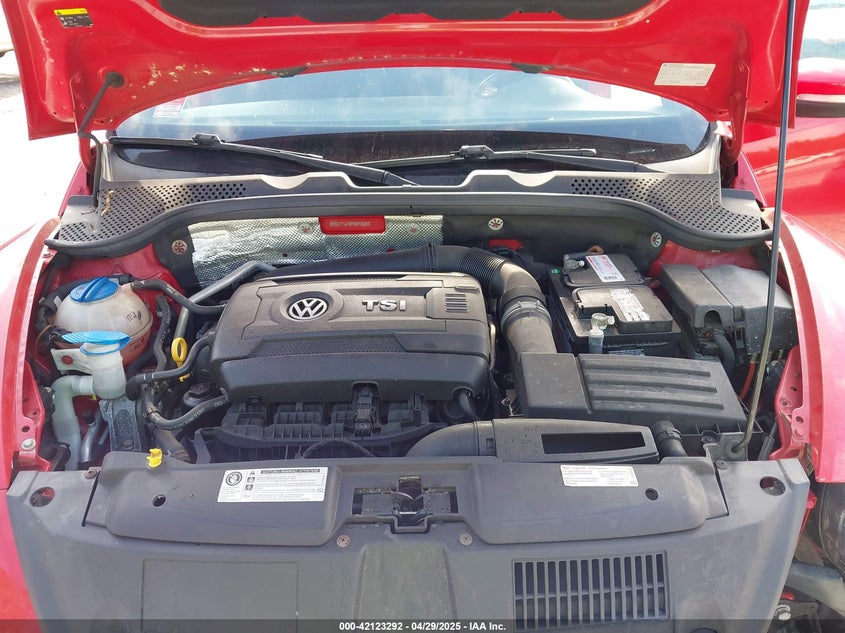 3VW517AT6FM813205 Volkswagen Beetle 1.8t