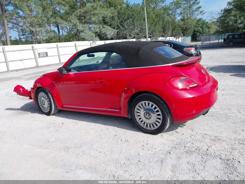 3VW517AT6FM813205 Volkswagen Beetle 1.8t