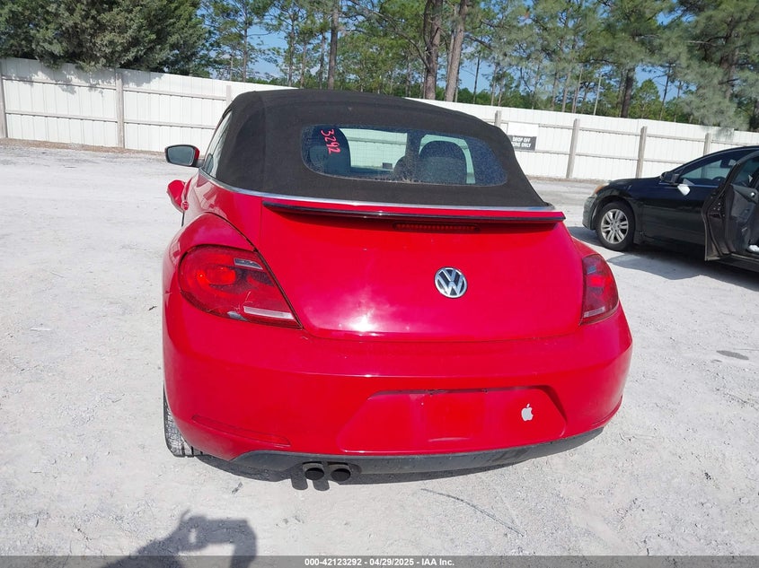3VW517AT6FM813205 Volkswagen Beetle 1.8t