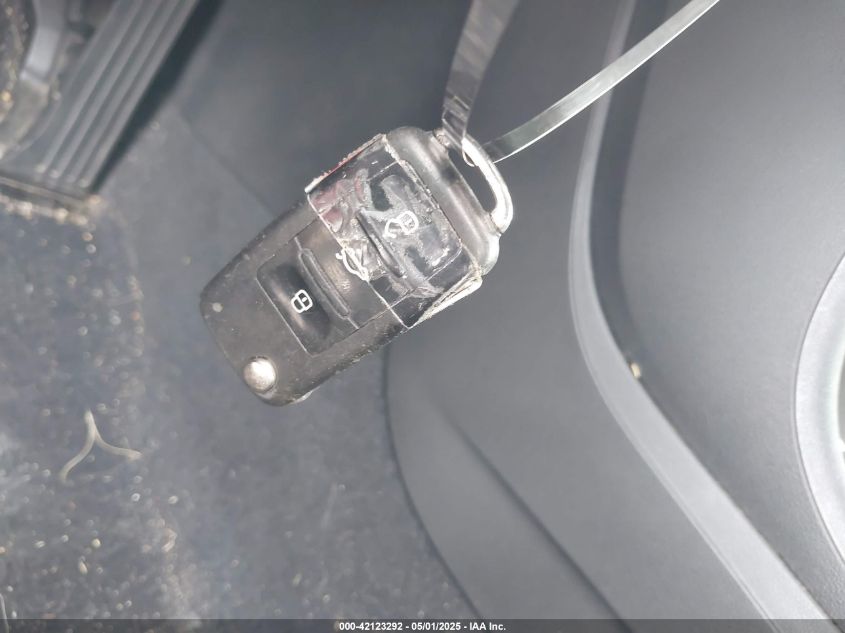 2015 Volkswagen Beetle 1.8T VIN: 3VW517AT6FM813205 Lot: 42123292