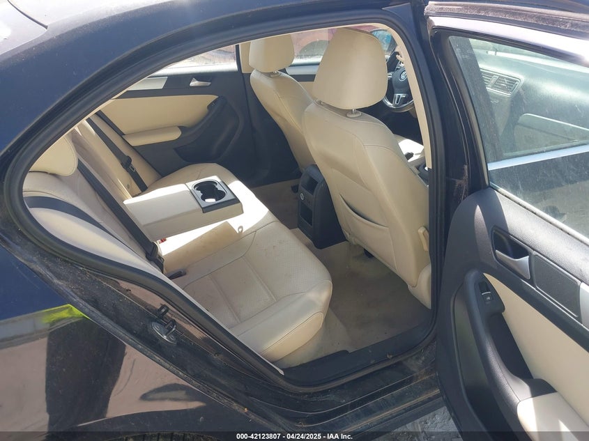 2014 VOLKSWAGEN JETTA VIN: 3VWD17AJ6EM285061