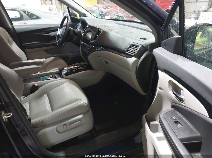2020 HONDA PILOT VIN: 5FNYF6H65LB019355