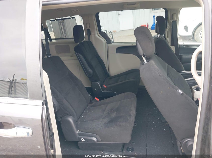 2016 CHRYSLER TOWN & COUNTRY VIN: 2C4RC1BG0GR135509