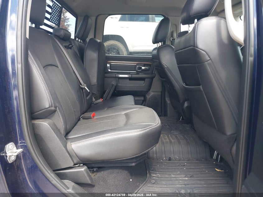 2018 RAM 1500 LARAMIE  4X4 5'7 BOX - 1C6RR7NM1JS309748