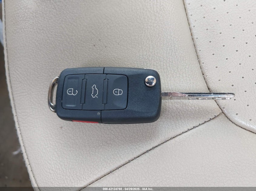 2008 VOLKSWAGEN NEW BEETLE VIN: 3VWRG31YX8M413820