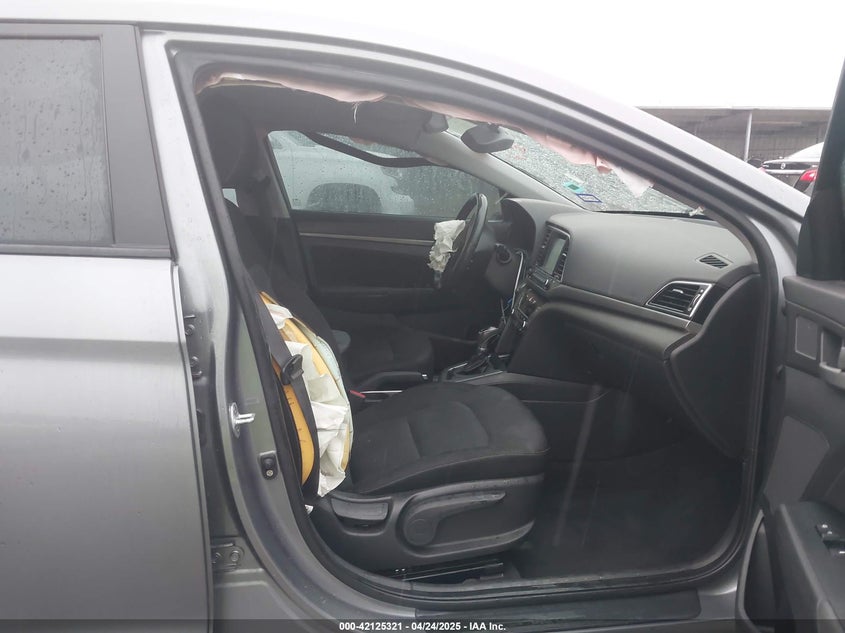 2017 HYUNDAI ELANTRA VIN: KMHD84LFXHU245602