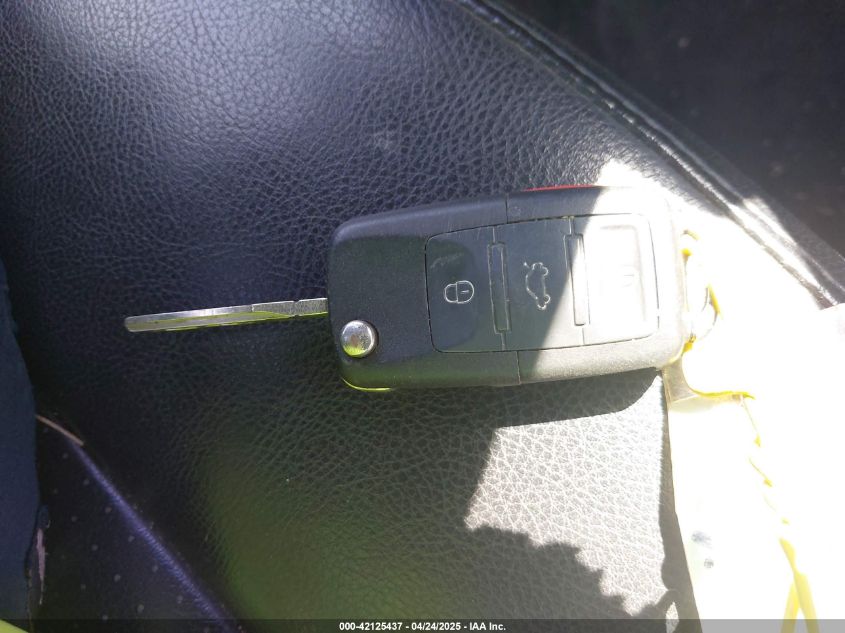 2004 Volkswagen New Beetle Gls 1.8T VIN: 3VWCD21Y64M300742 Lot: 42125437