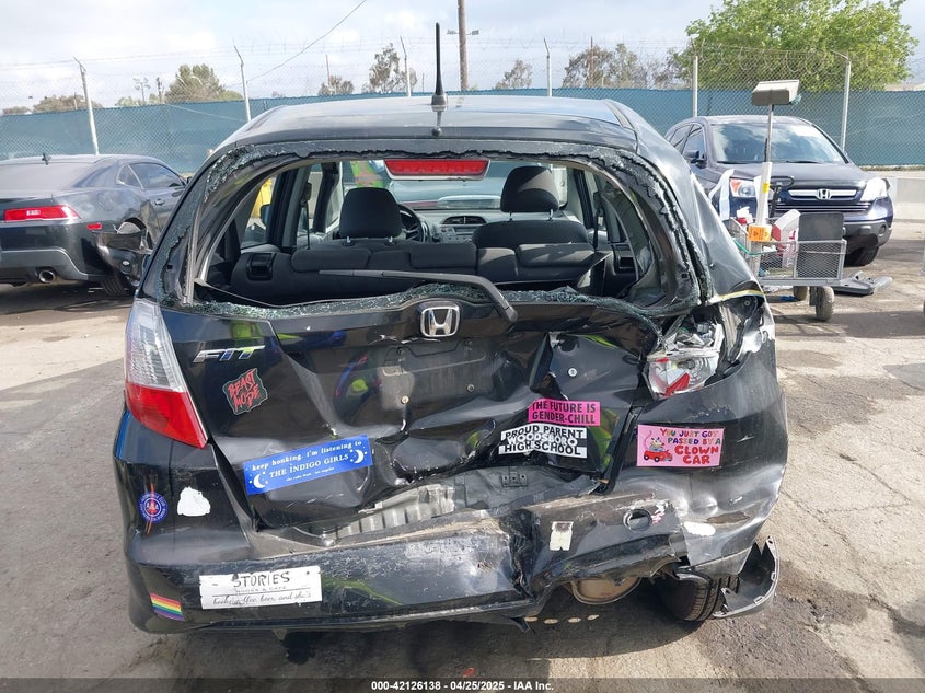 2010 HONDA FIT VIN: JHMGE8H21AC039375