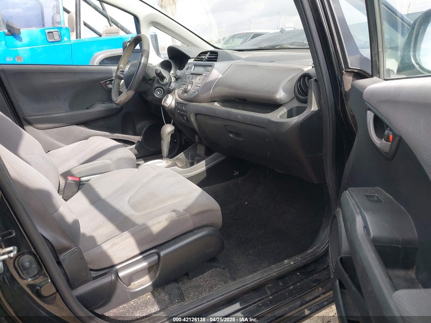 2010 HONDA FIT VIN: JHMGE8H21AC039375