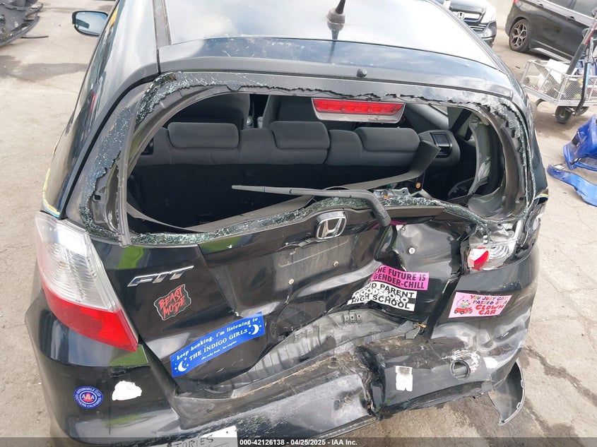 2010 HONDA FIT VIN: JHMGE8H21AC039375