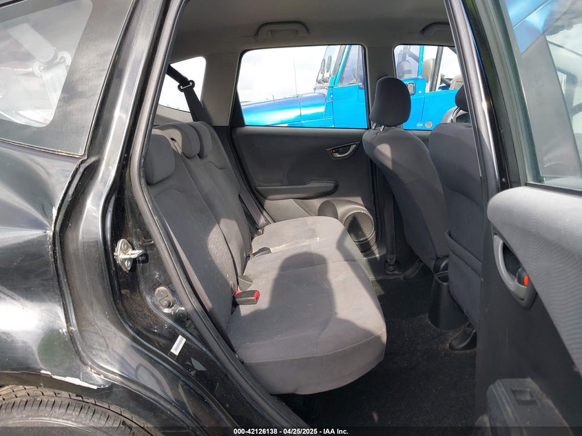2010 HONDA FIT VIN: JHMGE8H21AC039375