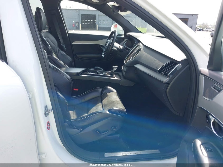 2016 VOLVO XC90 T6 R-DESIGN - YV4A22PM2G1050192