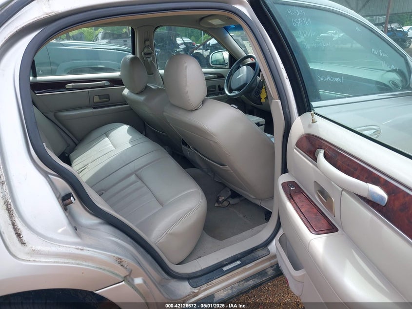 2006 LINCOLN TOWN CAR VIN: 1LNHM81W26Y650169