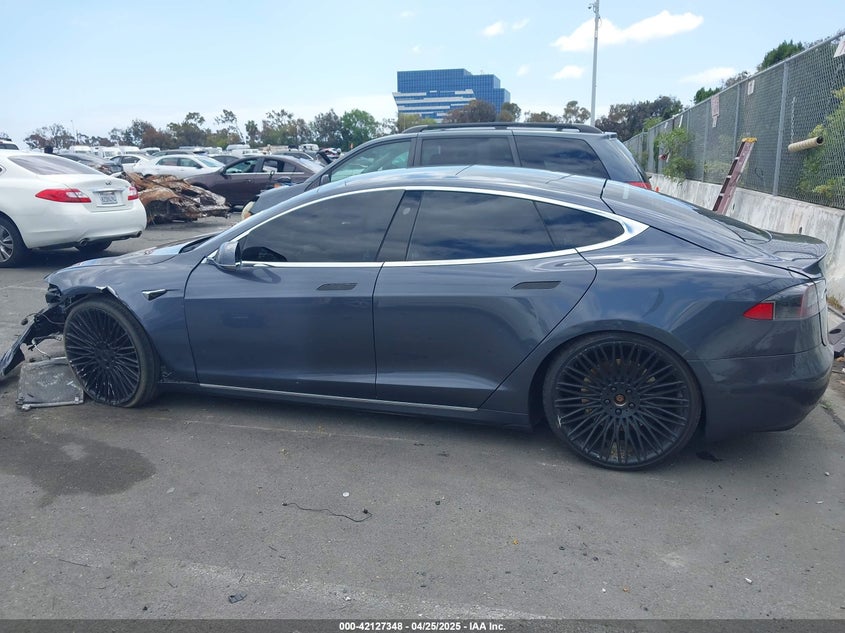 2018 Tesla Model S 100D/75D/P100D VIN: 5YJSA1E21JF293285 Lot: 42127348