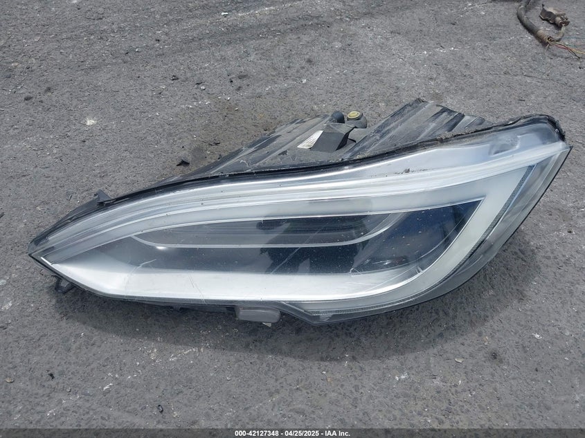 2018 Tesla Model S 100D/75D/P100D VIN: 5YJSA1E21JF293285 Lot: 42127348