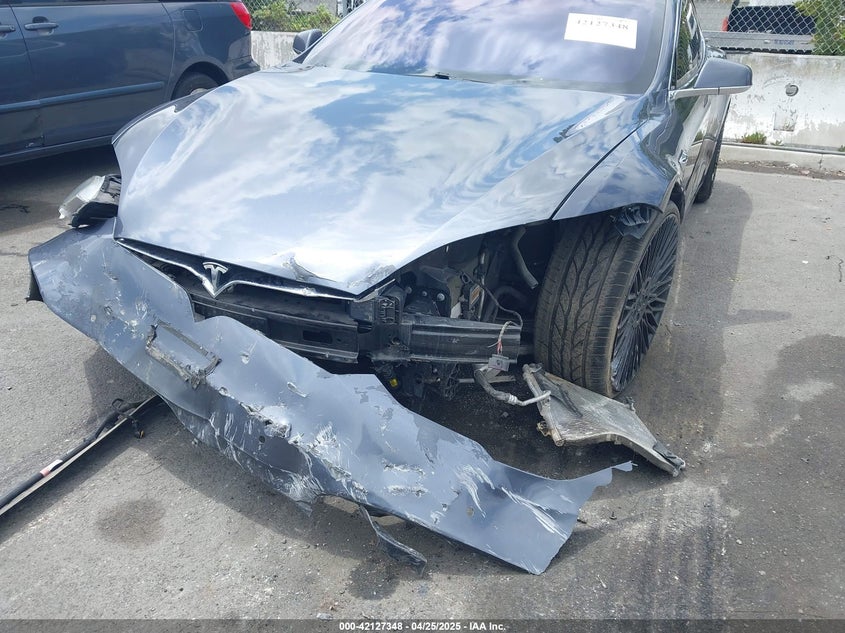 2018 Tesla Model S 100D/75D/P100D VIN: 5YJSA1E21JF293285 Lot: 42127348