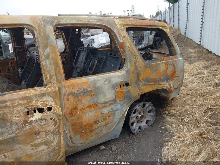 2007 GMC Yukon Sle VIN: 1GKFC13077J137495 Lot: 42127914