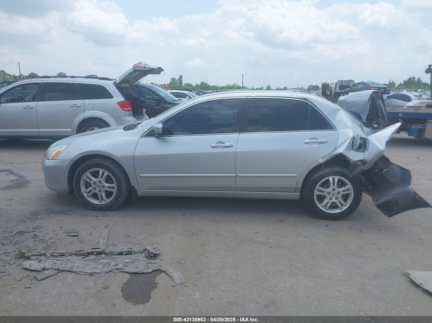 2007 HONDA ACCORD VIN: JHMCM56317C007305