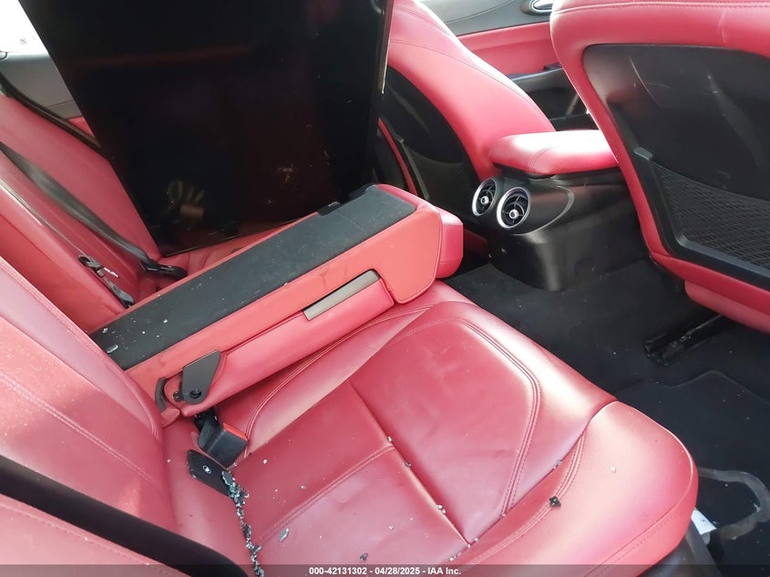 2019 ALFA ROMEO GIULIA VIN: ZARFAMAN8K7621009