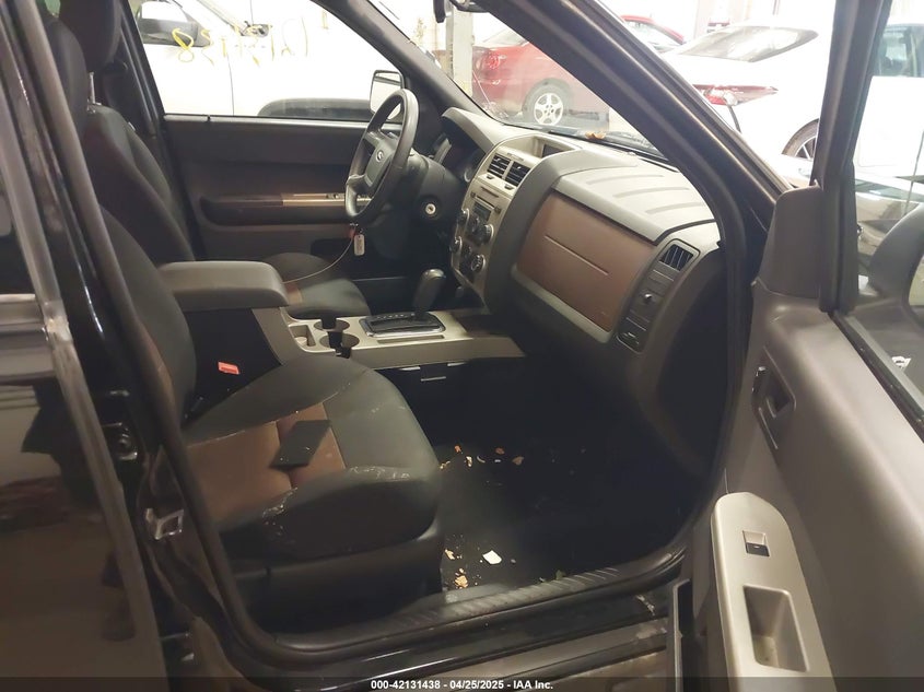2008 FORD ESCAPE VIN: 1FMCU93108KA04863
