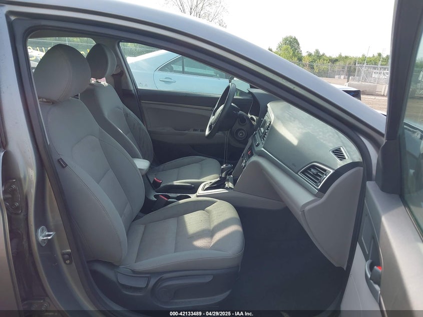 2017 HYUNDAI ELANTRA VIN: KMHD74LF7HU118096