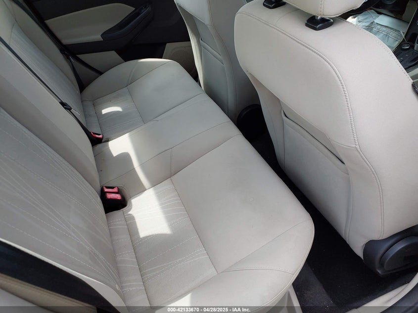 2016 Ford Focus Se VIN: 1FADP3F23GL245736 Lot: 42133670