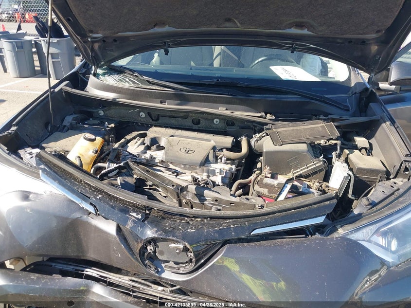 2018 TOYOTA RAV4 XLE - JTMWFREV7JJ166836