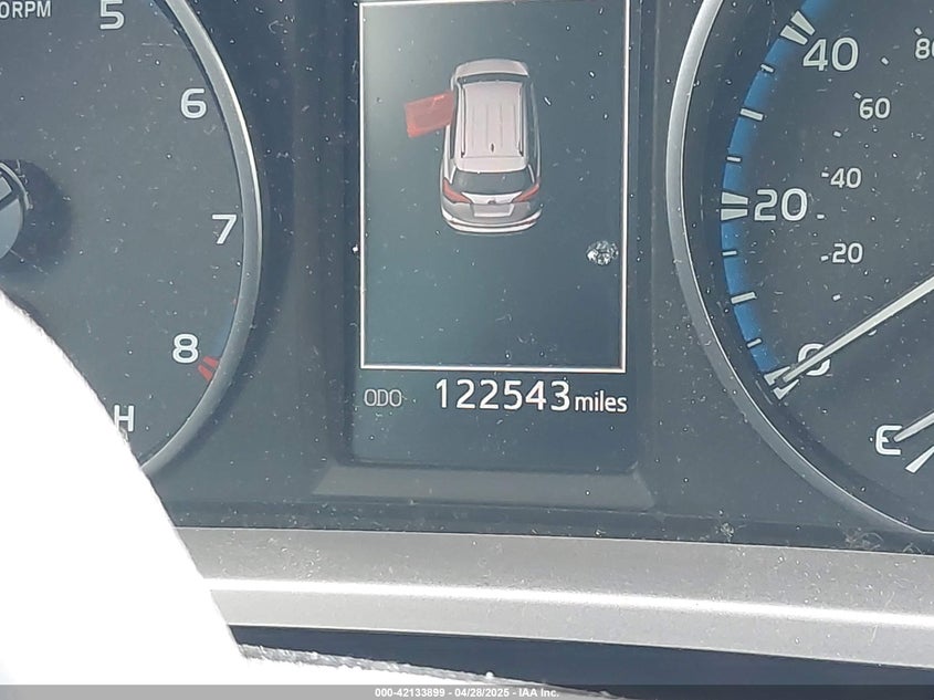 2018 TOYOTA RAV4 XLE - JTMWFREV7JJ166836