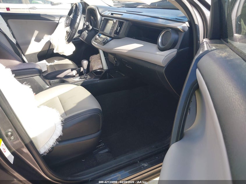 2018 TOYOTA RAV4 XLE - JTMWFREV7JJ166836