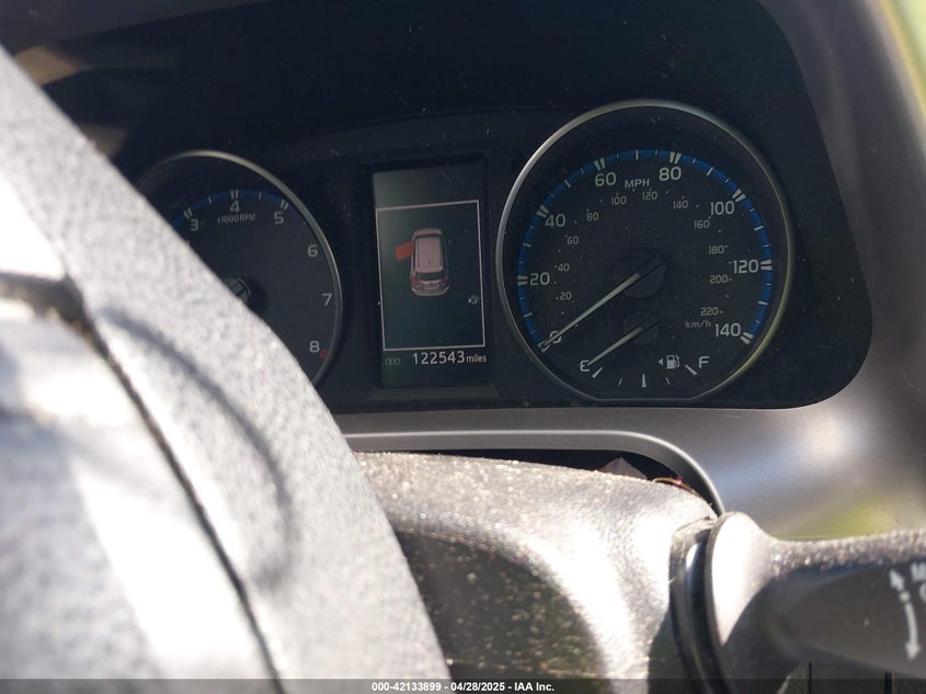 2018 TOYOTA RAV4 XLE - JTMWFREV7JJ166836