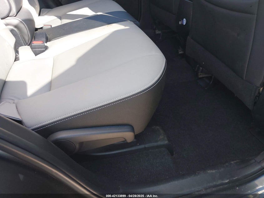 2018 TOYOTA RAV4 XLE - JTMWFREV7JJ166836